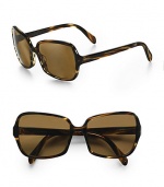 Retro chic style with this plastic frame. Available in cocobolo with brown polarized lens. 100% UV protection Imported 