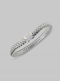 Substantial sterling links are accented with a clasp of delicate pavé diamonds. Diamond, 0.17 tcw Sterling silver 7½ long Spring lock closure Made in Bali Substantial sterling links are accented with a clasp of delicate pavé diamonds. Diamond, 0.17 tcw Sterling silver 7½ long Spring lock closure Made in Bali