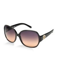 Imagine stylish textures and unique elements. Envision hand crafted originality and premium product. It's a picture of Tory Burch. Push the style envelope to reach new heights of sunglass precision, stability and consistency. It's as if they were made with you in mind.