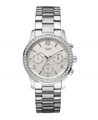 With an elegant design and sparkling accents, this gorgeous GUESS watch sets an icy example of impeccable taste. With an elegant design and sparkling accents, this gorgeous GUESS watch sets an icy example of impeccable taste.