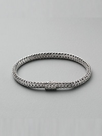 Sterling silver small oval chain bracelet. Spring clasp 8½ long Handmade Imported Sterling silver small oval chain bracelet. Spring clasp 8½ long Handmade Imported