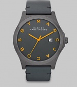 This dark and neutral style features a brushed case and supple leather strap. Quartz movementWater resistant to 5 ATMRound gunmetal brushed stainless steel case, 43mm (1.7)Brushed bezelGrey dialLogo hour markersDate display at 3 o'clockSecond hand Semi-shiny grey colored leather strapImported 