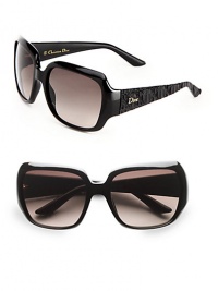 Glossy and glamourous, these chic frames feature matte, textured temples with logo detailing. Available in shiny black with brown gradient lens. Logo temples100% UV protectionMade in Italy Glossy and glamourous, these chic frames feature matte, textured temples with logo detailing. Available in shiny black with brown gradient lens. Logo temples100% UV protectionMade in Italy