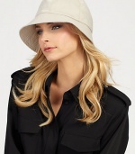 A classic style to keep you dry from the elements. CottonBrim, about 2Dry cleanImported