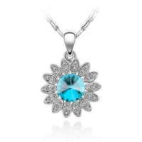 Silver Tone White Gold Swarovski Style Vintage Crystal Solitaire Pendant Necklace Silver Tone White Gold Swarovski Style Vintage Crystal Solitaire Pendant Necklace