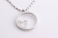 New ROBERTO COIN 18K White Gold and Diamond Circle Heart Necklace Retail