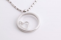 New ROBERTO COIN 18K White Gold and Diamond Circle Heart Necklace Retail New ROBERTO COIN 18K White Gold and Diamond Circle Heart Necklace Retail