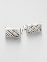 A handsome accessory to any dress wardrobe in an engraved check pattern.BrassT-bar clasp¾ x ½Imported A handsome accessory to any dress wardrobe in an engraved check pattern.BrassT-bar clasp¾ x ½Imported
