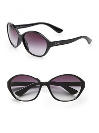 A nylon style with retro-inspired design. Available in black with grey gradient lens or havana with brown gradient lens. Logo temples100% UV protectionMade in Italy A nylon style with retro-inspired design. Available in black with grey gradient lens or havana with brown gradient lens. Logo temples100% UV protectionMade in Italy