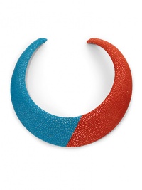 THE LOOKCollar silhouetteStingray detailLeather undersideTHE MEASUREMENTWidth, about 1.75ORIGINMade in Thailand THE LOOKCollar silhouetteStingray detailLeather undersideTHE MEASUREMENTWidth, about 1.75ORIGINMade in Thailand