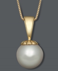 Refined beauty. A single cultured South Sea pearl (8-9 mm) makes a poignant statement on this delicate 14k gold pendant. Approximate length: 18 inches. Approximate drop: 5/8 inch.