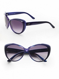 A glamourous, tonal style in lightweight acetate. Available in dark grey/light grey with grey gradient lens and blue/violet with smoke gradient lens. Logo temples100% UV protectionMade in Italy A glamourous, tonal style in lightweight acetate. Available in dark grey/light grey with grey gradient lens and blue/violet with smoke gradient lens. Logo temples100% UV protectionMade in Italy