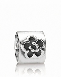 Add a fresh flower motif to your PANDORA collection with this essential sterling silver daisy charm. Add a fresh flower motif to your PANDORA collection with this essential sterling silver daisy charm.