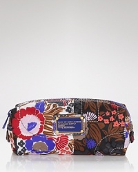 Hit print with this cosmetics case from MARC BY MARC JACOBS, splashed in a bold motif and accented with a logo plaque. Hit print with this cosmetics case from MARC BY MARC JACOBS, splashed in a bold motif and accented with a logo plaque.