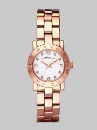 A classic style with a touch of sparkle and an iconic logo bezel. Quartz movementWater resistant to 3 ATMRound rose goldtone ion-plated stainless steel case, 26mm (1) Logo bezelWhite dialCrystal and numeric hour markersSecond hand Rose goldtone ion-plated stainless steel link braceletImported