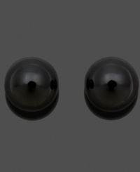 A bold pop of color. Round onyx ball studs (8 mm) in 14k gold create a standout look. A bold pop of color. Round onyx ball studs (8 mm) in 14k gold create a standout look.
