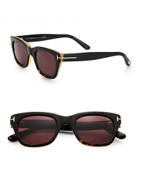 Lovely, dark frames with logo lens and temples for a stylishly cool appeal. Available in black with roviex lens.Logo T temples100% UV protectionMade in Italy Lovely, dark frames with logo lens and temples for a stylishly cool appeal. Available in black with roviex lens.Logo T temples100% UV protectionMade in Italy