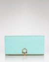 Distinguished by its Gancini hardware, this expertly crafted Salvatore Ferragamo leather wallet feels like a true power piece. Its flap closure opens to an interior with 7 card slots.