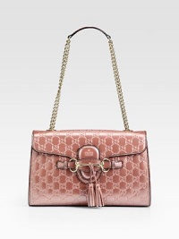 With picturesque construction and room to spare, the Emily shoulder bag begs to extend her daytime hours into the night.Light pink shiny microguccissima leatherLight pink shiny leather trimLight fine gold hardwareSingle chain strap with leather shoulder panel With picturesque construction and room to spare, the Emily shoulder bag begs to extend her daytime hours into the night.Light pink shiny microguccissima leatherLight pink shiny leather trimLight fine gold hardwareSingle chain strap with leather shoulder panel