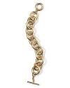 A perfectly imagined link bracelet crafted from rounded interlocking circles in a shiny gold sheen.