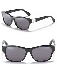 Nothing says classically cool than a pair of wayfarers with Gucci's signature logo at temple. Nothing says classically cool than a pair of wayfarers with Gucci's signature logo at temple.