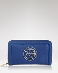 This Tory Burch wallet encapsulates polished ease, finished with a leather-inlaid logo medallion. The continental design unzips to reveal a well-organized interior with a zip pocket and twelve credit card slots. This Tory Burch wallet encapsulates polished ease, finished with a leather-inlaid logo medallion. The continental design unzips to reveal a well-organized interior with a zip pocket and twelve credit card slots.