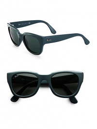 These acetate Ray-Ban classics are crafted in a retro cat's-eye design. Available in green with grey gradient lens or havana with crystal brown lens.Logo temples100% UV protectionMade in Italy These acetate Ray-Ban classics are crafted in a retro cat's-eye design. Available in green with grey gradient lens or havana with crystal brown lens.Logo temples100% UV protectionMade in Italy