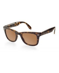 The authentic icon of unconventional spirit is reinterpreted into a new functional style. The Ray-Ban Folding Wayfarer has all the same iconic lines as the original, but has been constructed into a compact folding style which makes these sunglasses practical, portable and always in style. The authentic icon of unconventional spirit is reinterpreted into a new functional style. The Ray-Ban Folding Wayfarer has all the same iconic lines as the original, but has been constructed into a compact folding style which makes these sunglasses practical, portable and always in style.