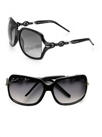 A lightweight square design with decorative chain and logo temples. Available in brick with brown gradient lens or black with grey gradient lens.Marina chain logo temples100% UV protectionMade in Italy A lightweight square design with decorative chain and logo temples. Available in brick with brown gradient lens or black with grey gradient lens.Marina chain logo temples100% UV protectionMade in Italy