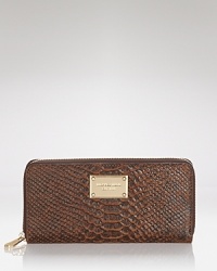 This effortless wallet captures the cosmopolitan essence of MICHAEL Michael Kors with its slim profile and sophisticated leather. This effortless wallet captures the cosmopolitan essence of MICHAEL Michael Kors with its slim profile and sophisticated leather.