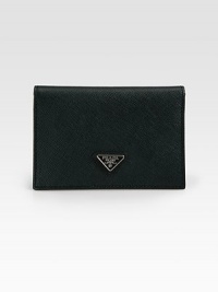 Textured saffiano leather design completed with an iconic logo accent.Six card slotsLeather3W x 5HMade in Italy Textured saffiano leather design completed with an iconic logo accent.Six card slotsLeather3W x 5HMade in Italy