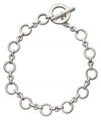 Let interlocking circles orbit your neckline. A chic necklace from the Lauren Ralph Lauren collection that features a simple big-and-small link chain crafted in a polished silver tone mixed metal. Approximate length: 18 inches. Let interlocking circles orbit your neckline. A chic necklace from the Lauren Ralph Lauren collection that features a simple big-and-small link chain crafted in a polished silver tone mixed metal. Approximate length: 18 inches.