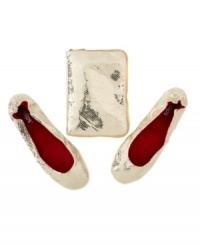 Hate to wear heels, love to look fierce? CitySlips ballet flats have got you covered! Completely foldable with an innovative split-sole design, these chic flats fold into a small pouch that conveniently fits into most handbags. And, not to mention, the nylon pouch converts into a full-size tote bag, perfect for lugging those clunking heels during your long commute home. A fantastic bridesmaid gift or just for the girl on-the-go. Hate to wear heels, love to look fierce? CitySlips ballet flats have got you covered! Completely foldable with an innovative split-sole design, these chic flats fold into a small pouch that conveniently fits into most handbags. And, not to mention, the nylon pouch converts into a full-size tote bag, perfect for lugging those clunking heels during your long commute home. A fantastic bridesmaid gift or just for the girl on-the-go.