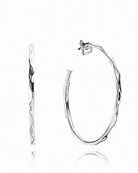 Refresh your accessory routine with PANDORA's rippled hoop earrings in sterling silver. Refresh your accessory routine with PANDORA's rippled hoop earrings in sterling silver.