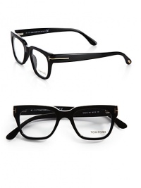A contemporary style that exudes confidence and character, set in lightweight acetate. Available in shiny black.Logo templesMade in Italy Please note: Non-prescriptive lens. A contemporary style that exudes confidence and character, set in lightweight acetate. Available in shiny black.Logo templesMade in Italy Please note: Non-prescriptive lens.