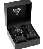Keep your style fresh with this casually stylish GUESS watch boxed set. Keep your style fresh with this casually stylish GUESS watch boxed set.