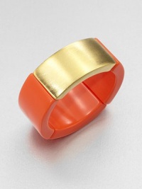 A bold and minimalist design in glossy resin and 22k goldplating. Resin22k goldplatedDiameter, about 2.5Slip-on styleMade in USA A bold and minimalist design in glossy resin and 22k goldplating. Resin22k goldplatedDiameter, about 2.5Slip-on styleMade in USA