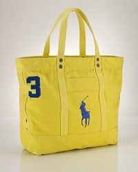 The essential Big Pony tote bag in durable cotton canvas is accented with heritage embroidery, making it the perfect casual carryall for easy travel. The essential Big Pony tote bag in durable cotton canvas is accented with heritage embroidery, making it the perfect casual carryall for easy travel.