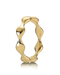 An organic shape with liquid lines adds new dimension to your selection of stackable PANDORA rings. An organic shape with liquid lines adds new dimension to your selection of stackable PANDORA rings.