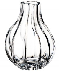 Handcrafted in Villeroy & Boch crystal, the Signature vase enhances modern spaces with organic style. Handcrafted in Villeroy & Boch crystal, the Signature vase enhances modern spaces with organic style.
