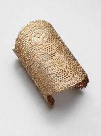 Golden lace, elegantly formed with graceful cutouts and a pretty scalloped edge in a dramatically scaled width.GoldplatedDiameter, about 2.2Width, about 4.2Made in France Golden lace, elegantly formed with graceful cutouts and a pretty scalloped edge in a dramatically scaled width.GoldplatedDiameter, about 2.2Width, about 4.2Made in France