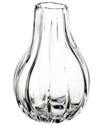 Handcrafted in Villeroy & Boch crystal, the Signature vase enhances modern spaces with organic style. Handcrafted in Villeroy & Boch crystal, the Signature vase enhances modern spaces with organic style.