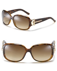 Fashionable sunglasses with a crystal embellished horsebit detail at temples for a glamorous touch. Fashionable sunglasses with a crystal embellished horsebit detail at temples for a glamorous touch.