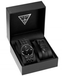 Keep your style fresh with this casually stylish GUESS watch boxed set. Keep your style fresh with this casually stylish GUESS watch boxed set.