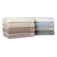 The velour front and absorbent terry cloth back makes this Hudson Park hand towel both beautiful and functional.