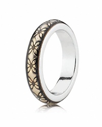 PANDORA's engraved sterling silver ring glazed with transparent golden enamel adds a bohemian touch to your jewelry box. PANDORA's engraved sterling silver ring glazed with transparent golden enamel adds a bohemian touch to your jewelry box.