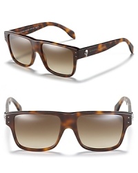 Alexander McQueen's square wayfarer sunglasses with thick frames emanate casual cool style. Alexander McQueen's square wayfarer sunglasses with thick frames emanate casual cool style.