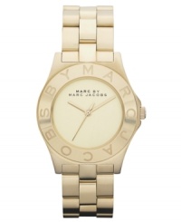 First-place style from Marc by Marc Jacobs: a classic steel watch with a golden shine. First-place style from Marc by Marc Jacobs: a classic steel watch with a golden shine.