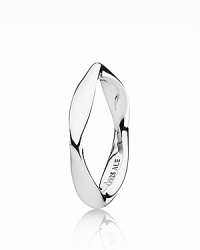 Subtle contours and liquid lines add an organic element to PANDORA's sterling silver ring. Subtle contours and liquid lines add an organic element to PANDORA's sterling silver ring.