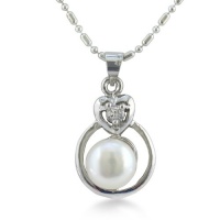 Swarovski Crystal And Freshwater Pearl Circle Pendant Swarovski Crystal And Freshwater Pearl Circle Pendant